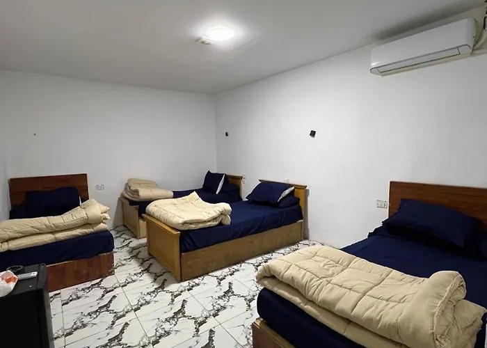 Dania House فندق