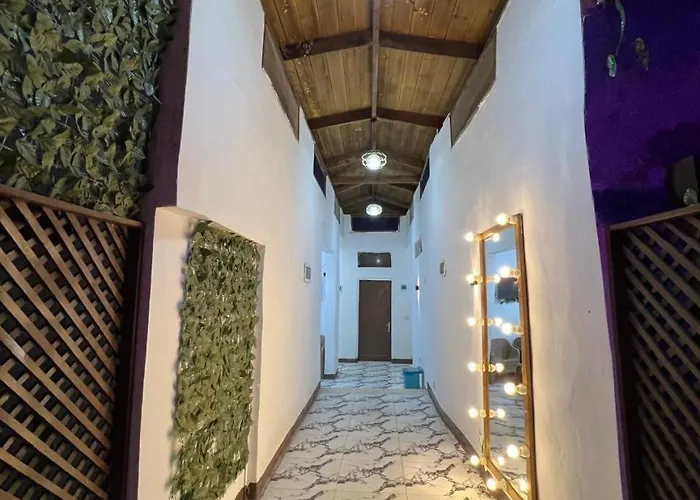 فندق Dania House 3*