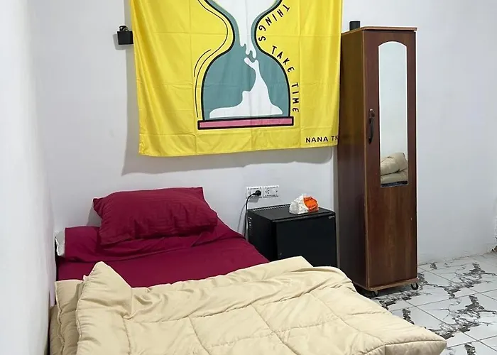 Dania House فندق