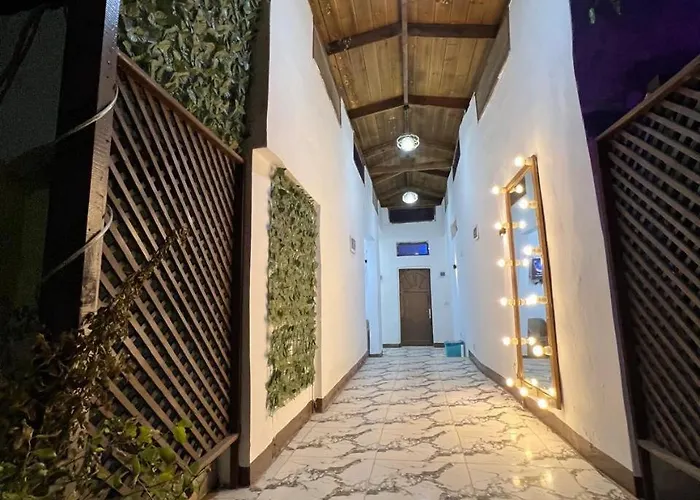 Dania House فندق