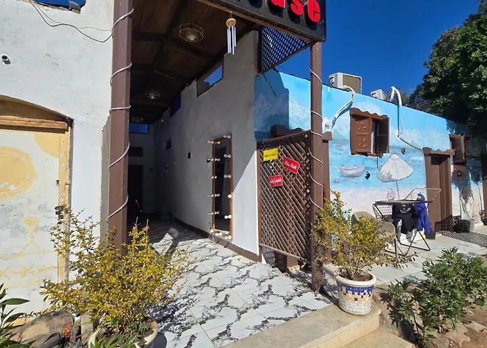 Dania House فندق